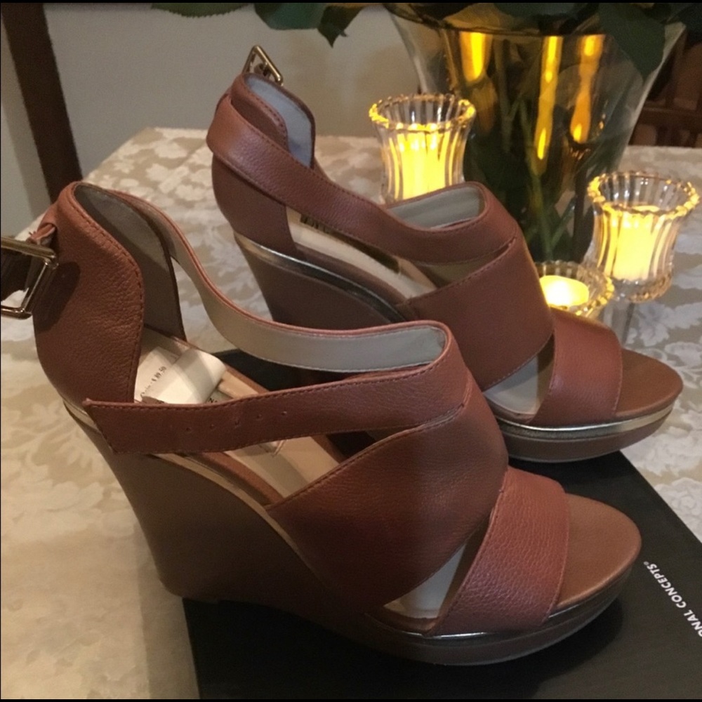 New, INC 7M platform wedge sandals 😍